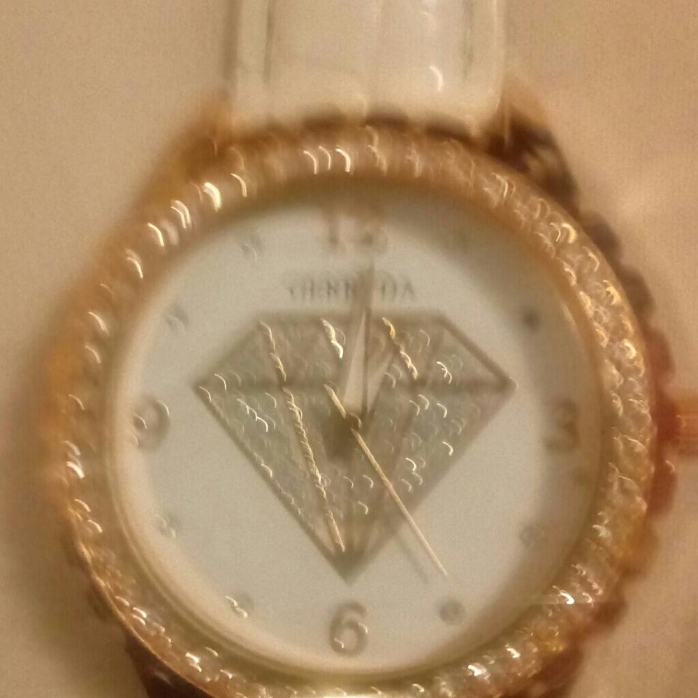 Gerryda's Women's Fashion Quarts Wrist Watch !